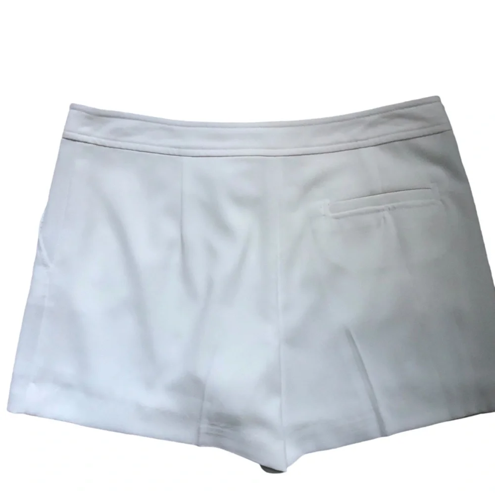 Trina Turk Daulton Crepe Short in White Size 8 - Picture 4 of 7